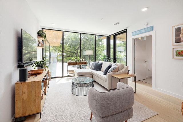 1600 S 1st ST 220, Austin, TX 78704