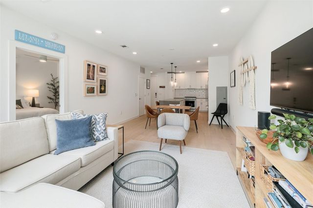 1600 S 1st ST 220, Austin, TX 78704