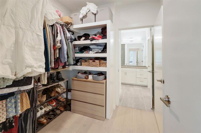 1600 S 1st ST 220, Austin, TX 78704