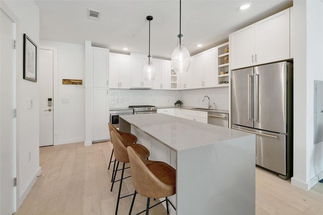 1600 S 1st ST 220, Austin, TX 78704