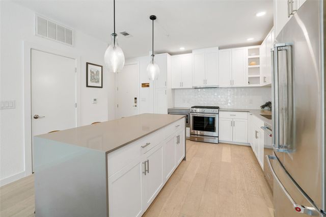 1600 S 1st ST 220, Austin, TX 78704