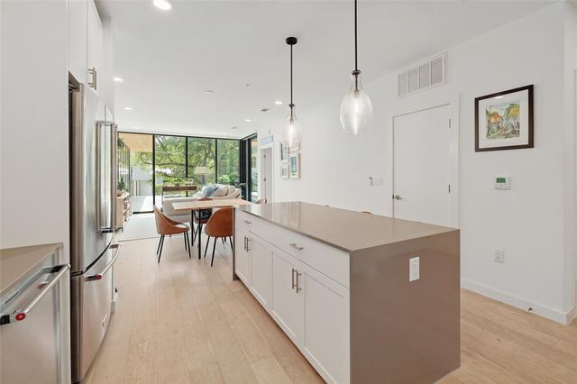 1600 S 1st ST 220, Austin, TX 78704