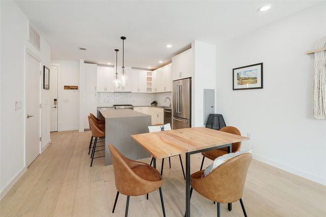 1600 S 1st ST 220, Austin, TX 78704