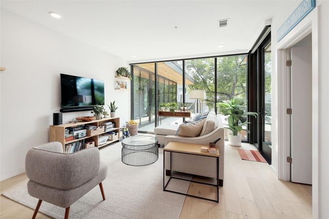 1600 S 1st ST 220, Austin, TX 78704