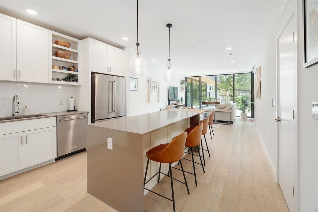 1600 S 1st ST 220, Austin, TX 78704