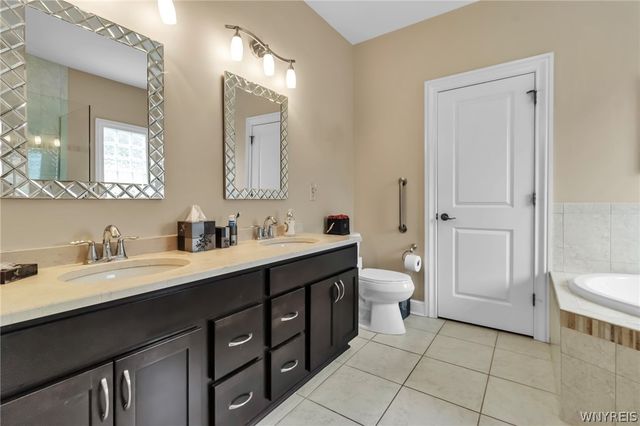 168 Stonham Way, Amherst, NY 14221