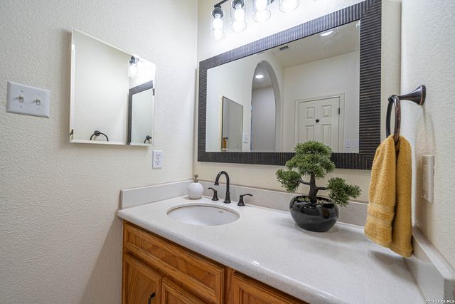 1270 HERITAGE HL, Canyon Lake, TX 78133