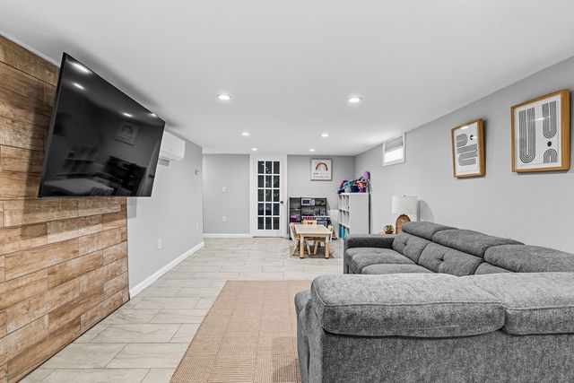 116 Saratoga Avenue, Pawtucket, RI 02861