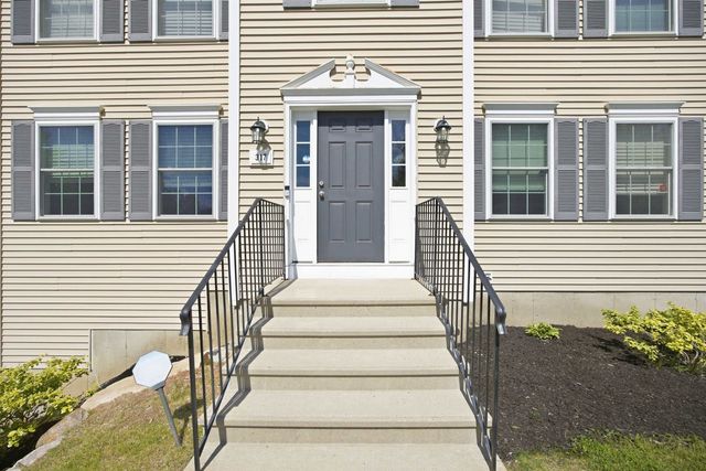 317 University Circle, Hooksett, NH 03106