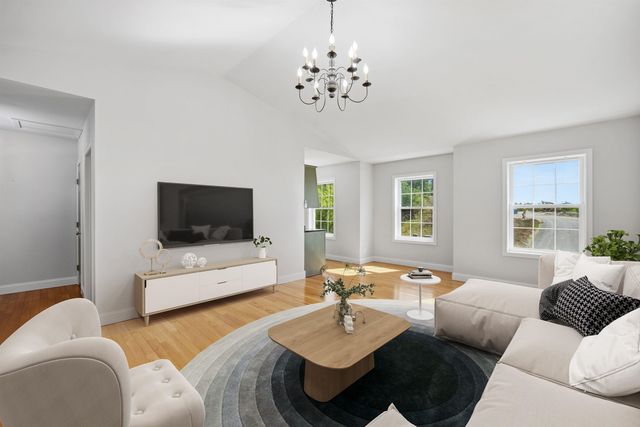 317 University Circle, Hooksett, NH 03106