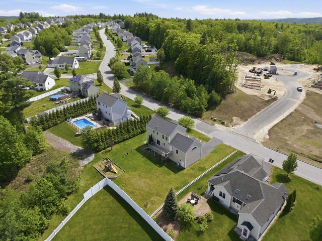 317 University Circle, Hooksett, NH 03106