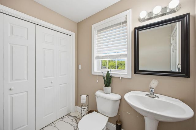317 University Circle, Hooksett, NH 03106