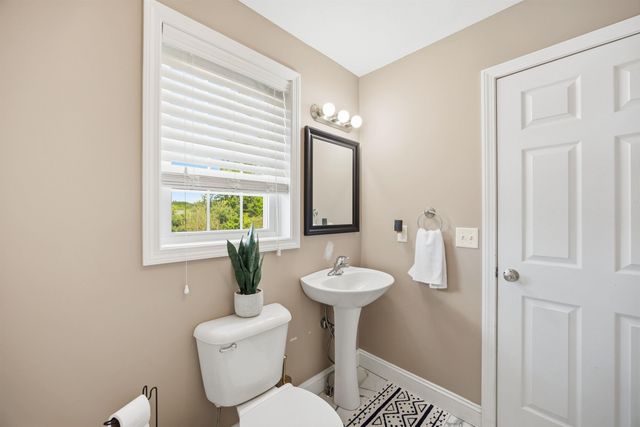 317 University Circle, Hooksett, NH 03106