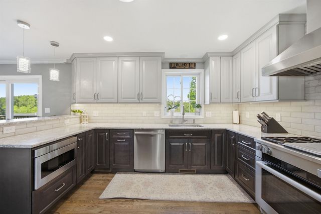 317 University Circle, Hooksett, NH 03106