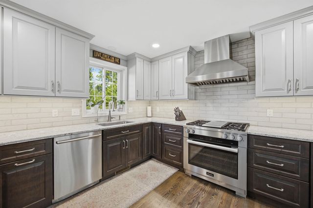 317 University Circle, Hooksett, NH 03106