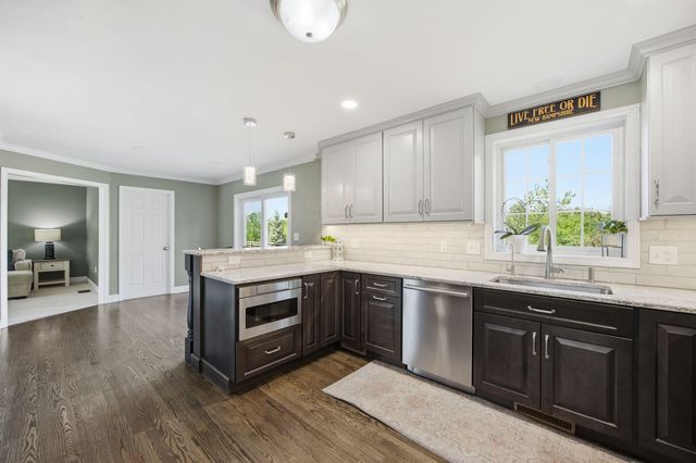 317 University Circle, Hooksett, NH 03106