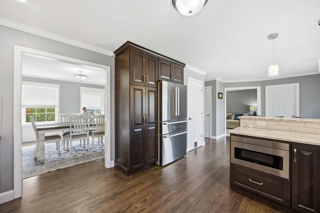 317 University Circle, Hooksett, NH 03106