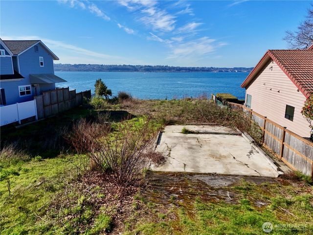 4904 Tok A Lou Drive NE, Tacoma, WA 98422