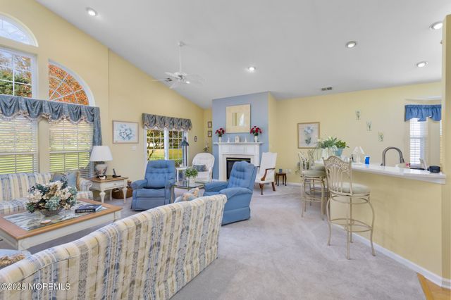 10 Powderhorn Way, Allentown, NJ 08501