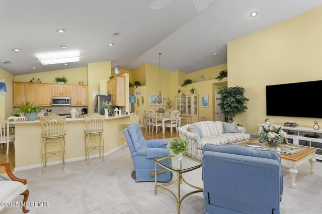 10 Powderhorn Way, Allentown, NJ 08501