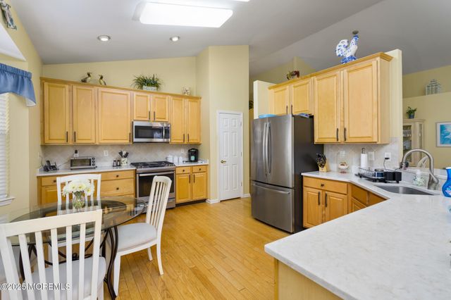 10 Powderhorn Way, Allentown, NJ 08501