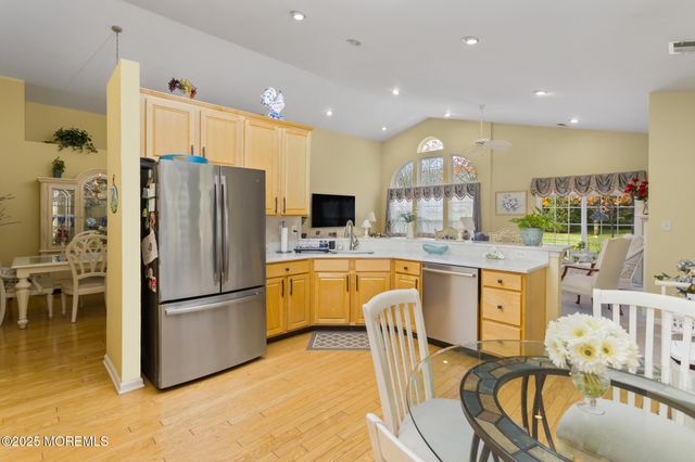 10 Powderhorn Way, Allentown, NJ 08501