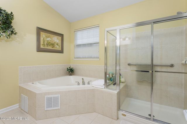 10 Powderhorn Way, Allentown, NJ 08501