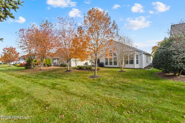 10 Powderhorn Way, Allentown, NJ 08501