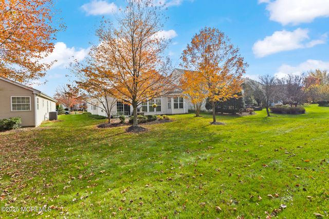 10 Powderhorn Way, Allentown, NJ 08501