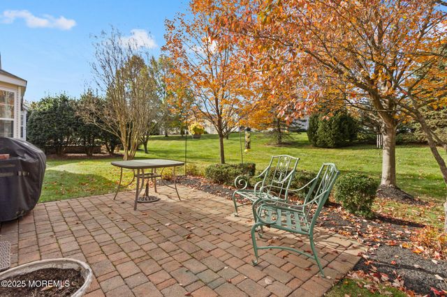 10 Powderhorn Way, Allentown, NJ 08501