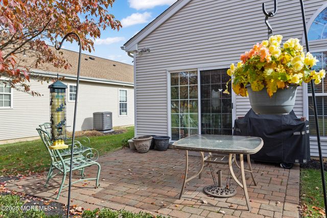 10 Powderhorn Way, Allentown, NJ 08501