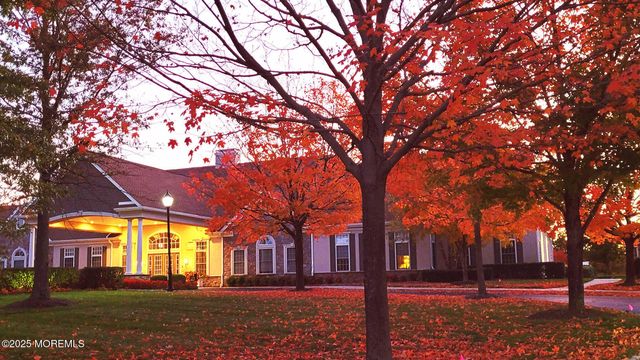 10 Powderhorn Way, Allentown, NJ 08501