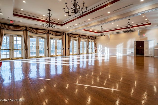 10 Powderhorn Way, Allentown, NJ 08501