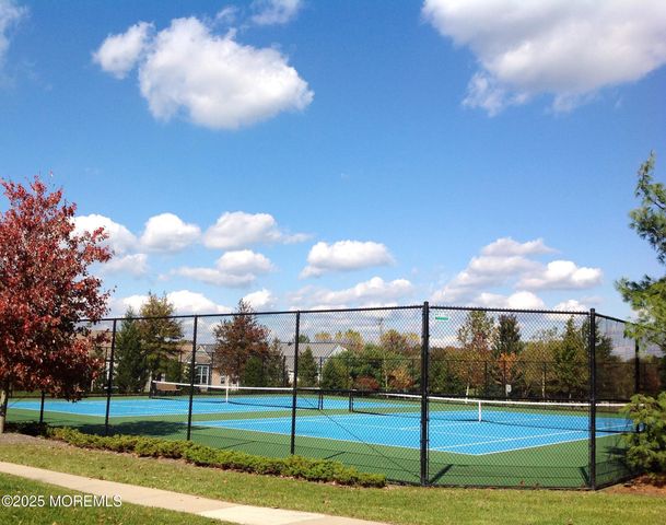 10 Powderhorn Way, Allentown, NJ 08501