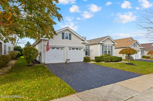 10 Powderhorn Way, Allentown, NJ 08501