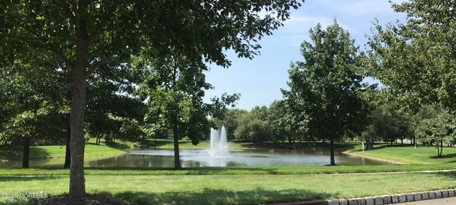 10 Powderhorn Way, Allentown, NJ 08501