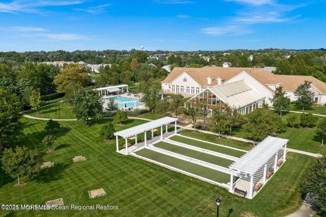 10 Powderhorn Way, Allentown, NJ 08501