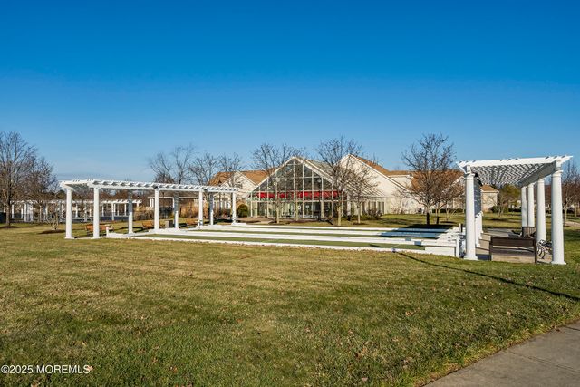 10 Powderhorn Way, Allentown, NJ 08501