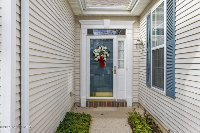 10 Powderhorn Way, Allentown, NJ 08501