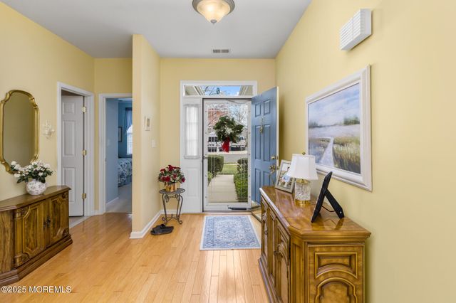 10 Powderhorn Way, Allentown, NJ 08501