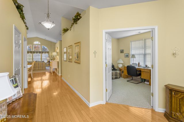 10 Powderhorn Way, Allentown, NJ 08501