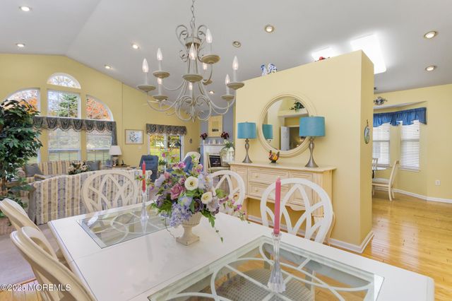 10 Powderhorn Way, Allentown, NJ 08501