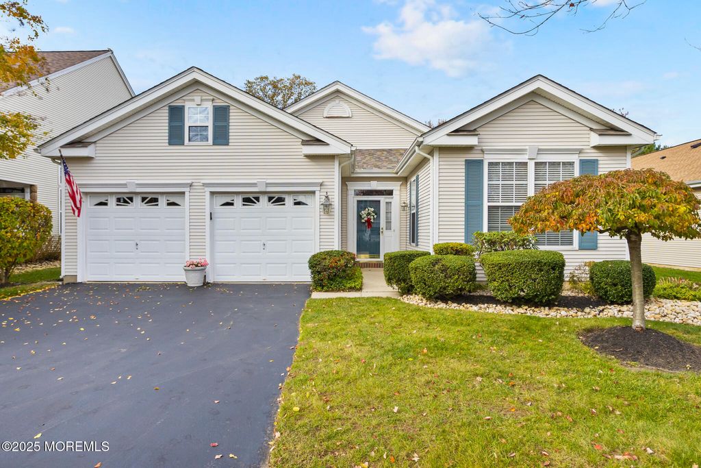 10 Powderhorn Way, Allentown, NJ 08501