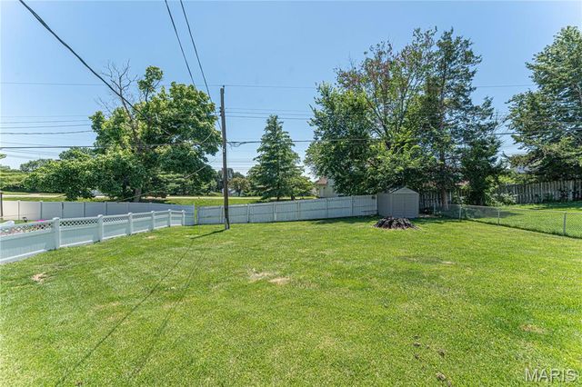 11100 Patsy Drive, St Louis, MO 63123