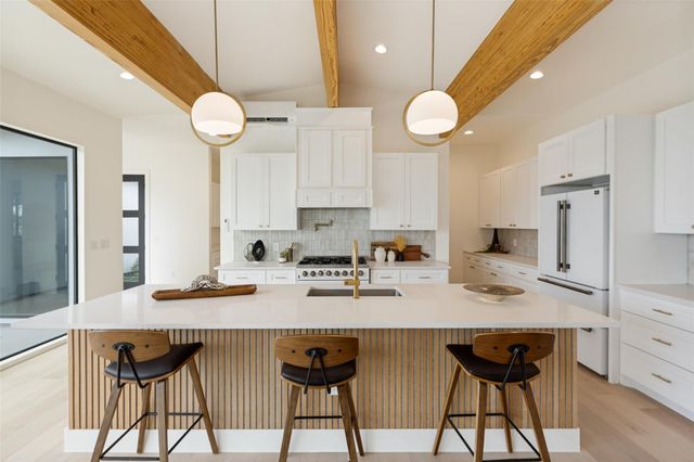 1752 Demi John Bend RD, Canyon Lake, TX 78133