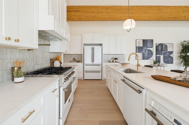 1752 Demi John Bend RD, Canyon Lake, TX 78133