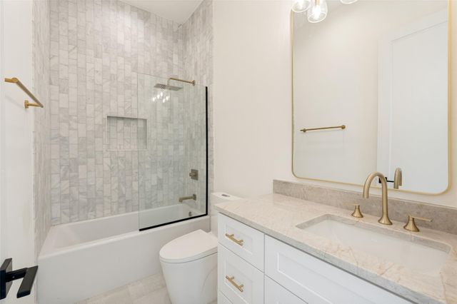 1752 Demi John Bend RD, Canyon Lake, TX 78133