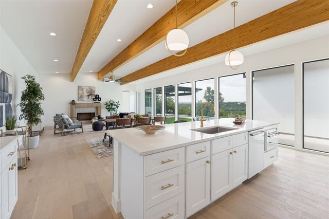 1752 Demi John Bend RD, Canyon Lake, TX 78133