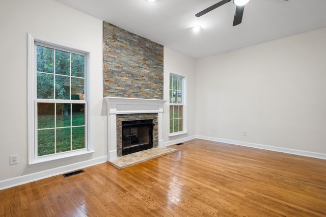 1004 Austin Ct, Nolensville, TN 37135