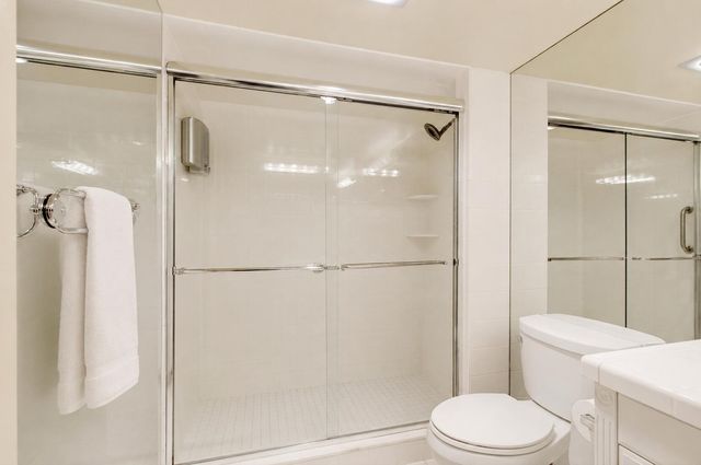 5561 Fairway Park Drive 104, Boynton Beach, FL 33437